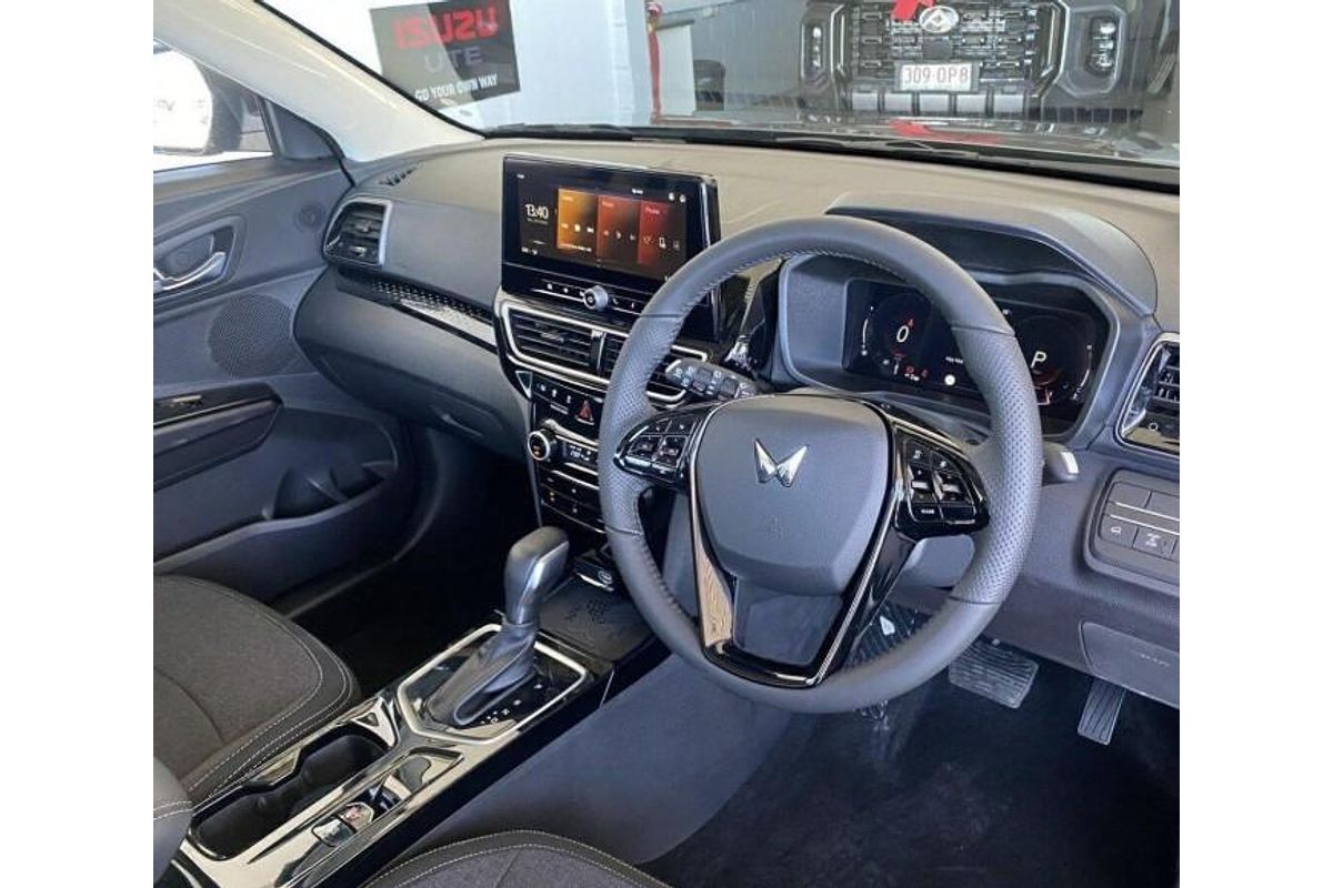 2025 Mahindra XUV3XO AX5L