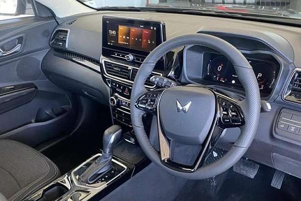 2025 Mahindra XUV3XO AX5L