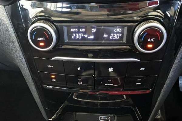 2025 Mahindra XUV3XO AX5L