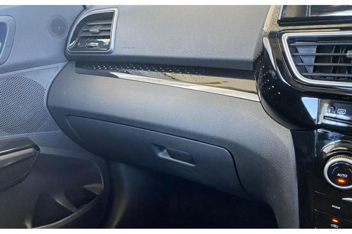 2025 Mahindra XUV3XO AX5L