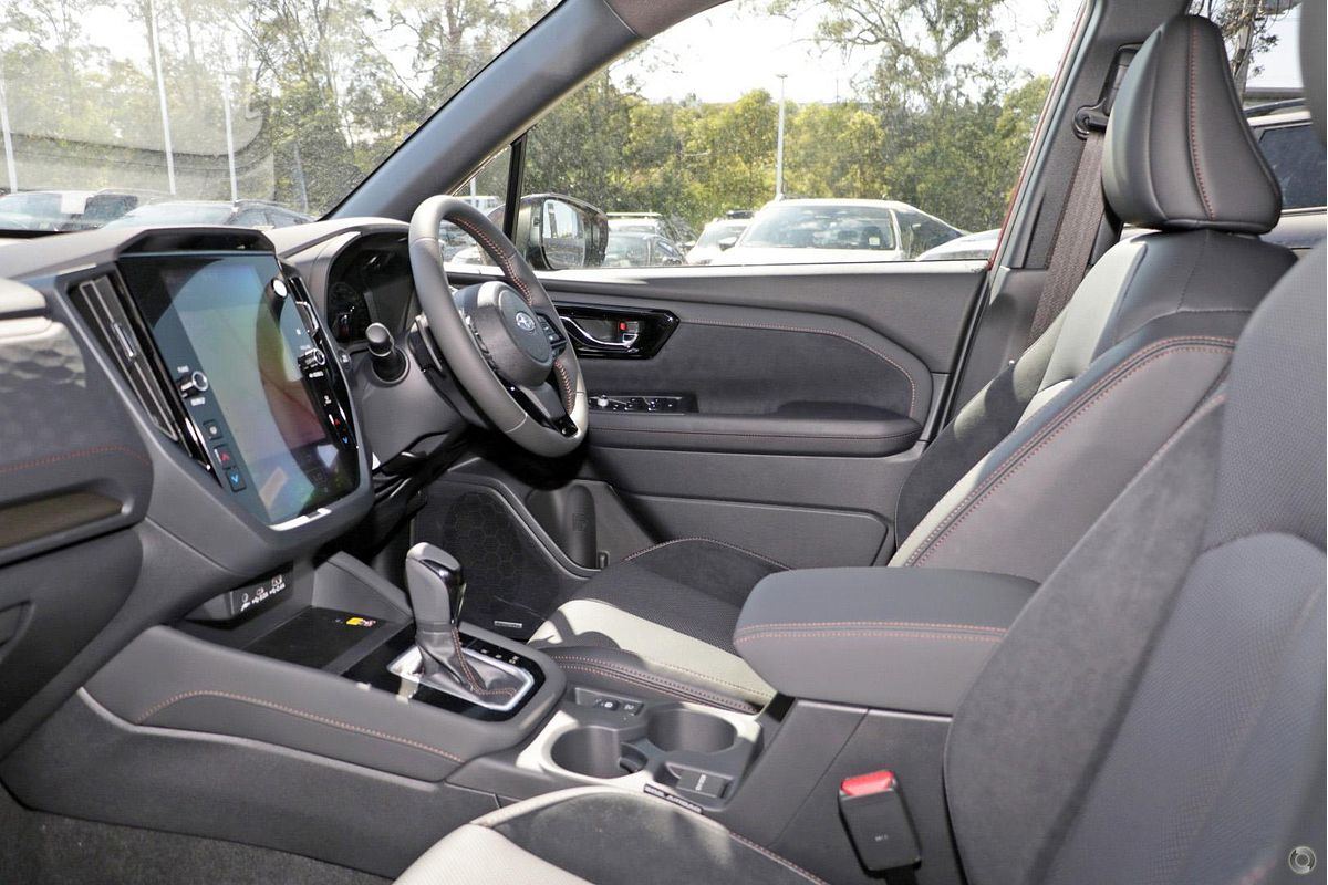 2025 Subaru Forester Hybrid Touring S6