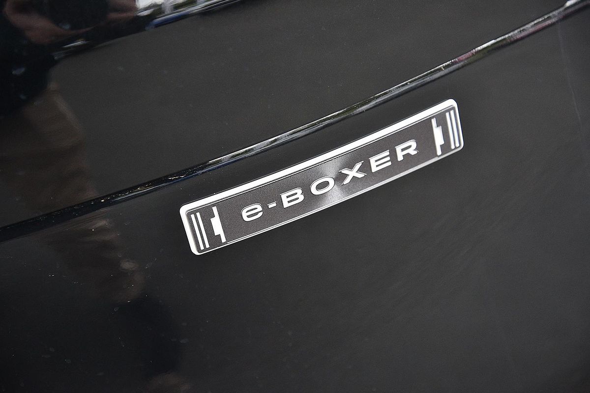 2025 Subaru Forester Hybrid Touring S6