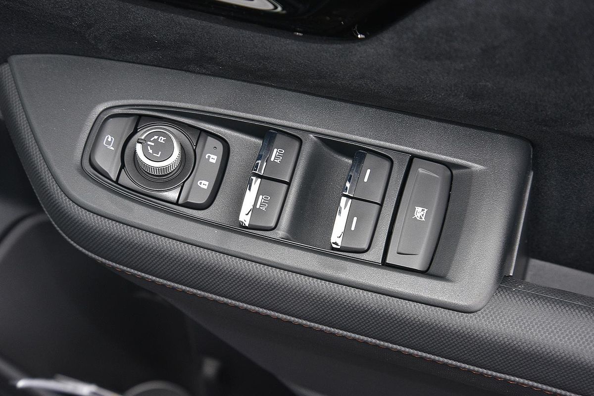 2025 Subaru Forester Hybrid Touring S6