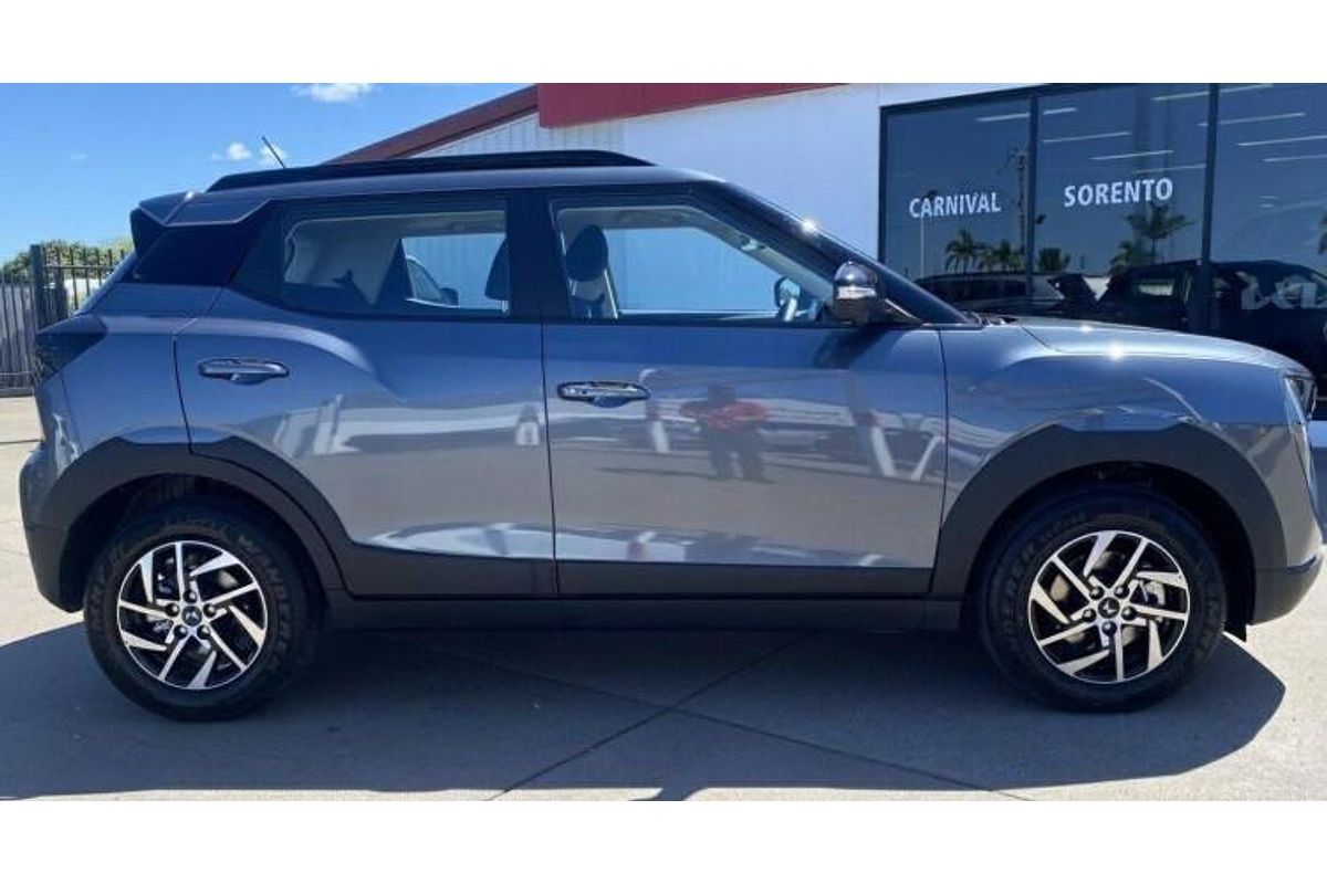 2025 Mahindra XUV3XO AX5L