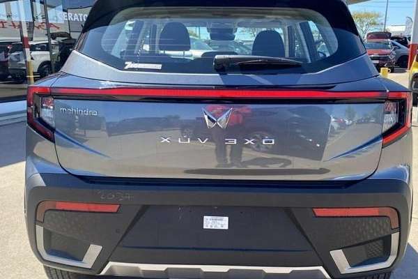 2025 Mahindra XUV3XO AX5L