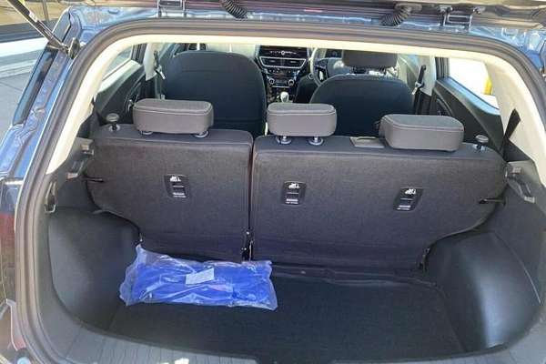 2025 Mahindra XUV3XO AX5L