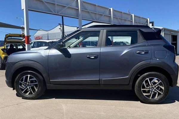 2025 Mahindra XUV3XO AX5L