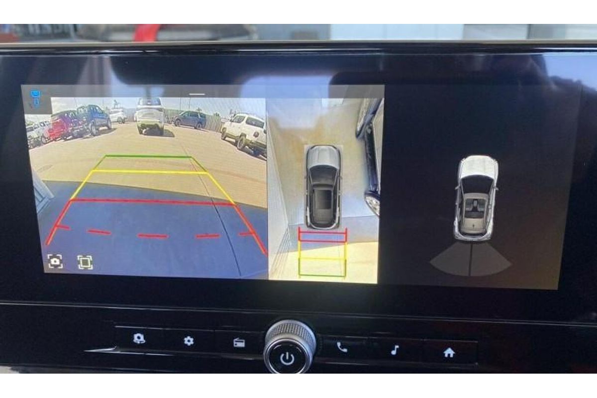 2025 Mahindra XUV3XO AX5L