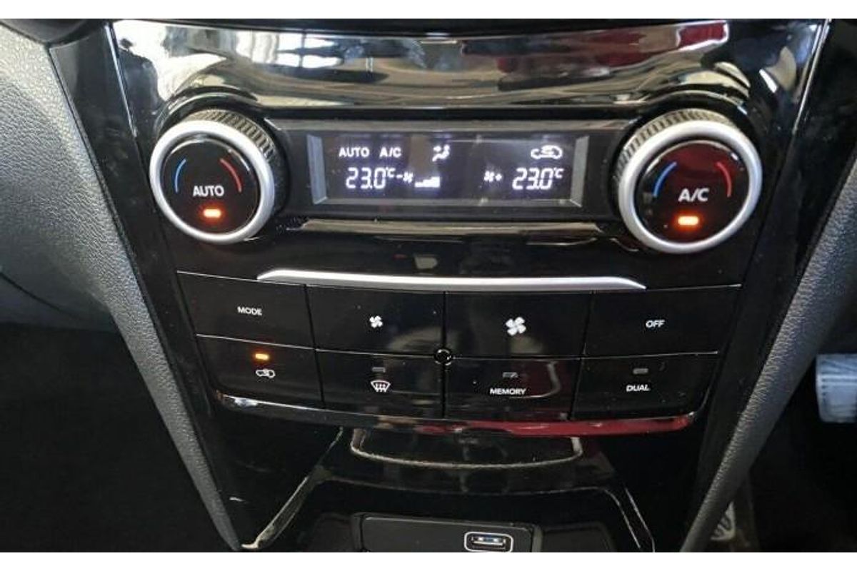 2025 Mahindra XUV3XO AX5L