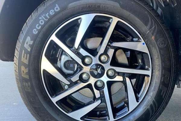 2025 Mahindra XUV3XO AX5L