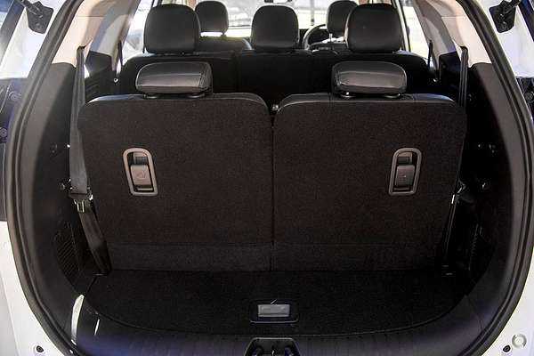 2025 Mahindra XUV700 AX7L