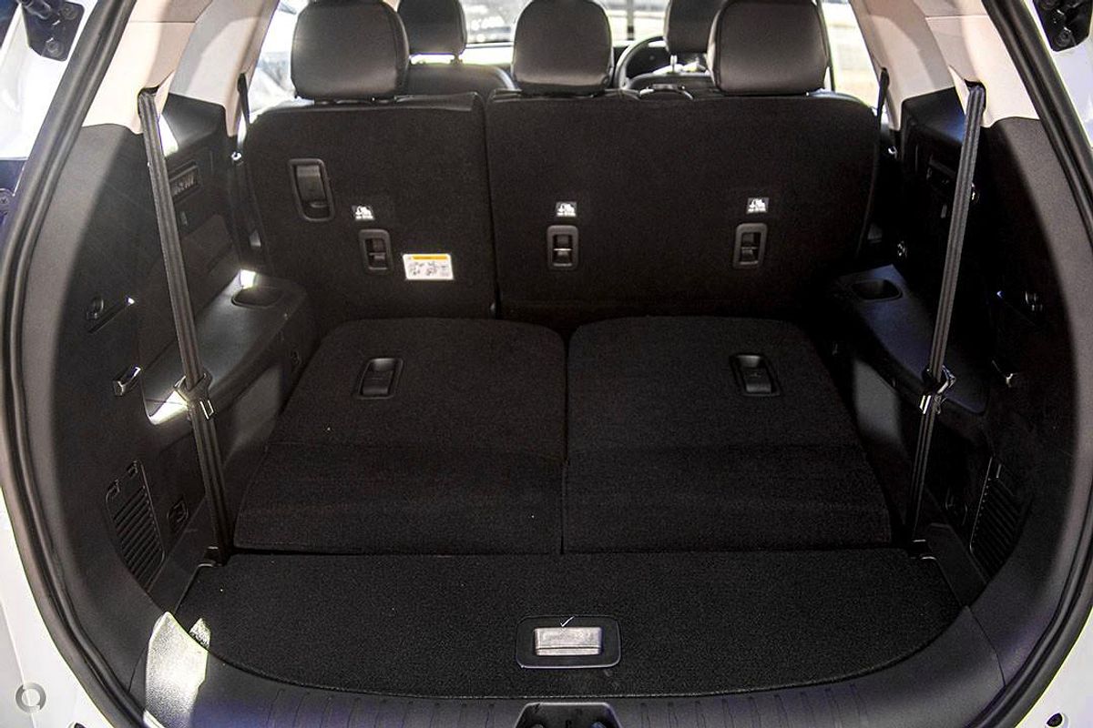 2025 Mahindra XUV700 AX7L