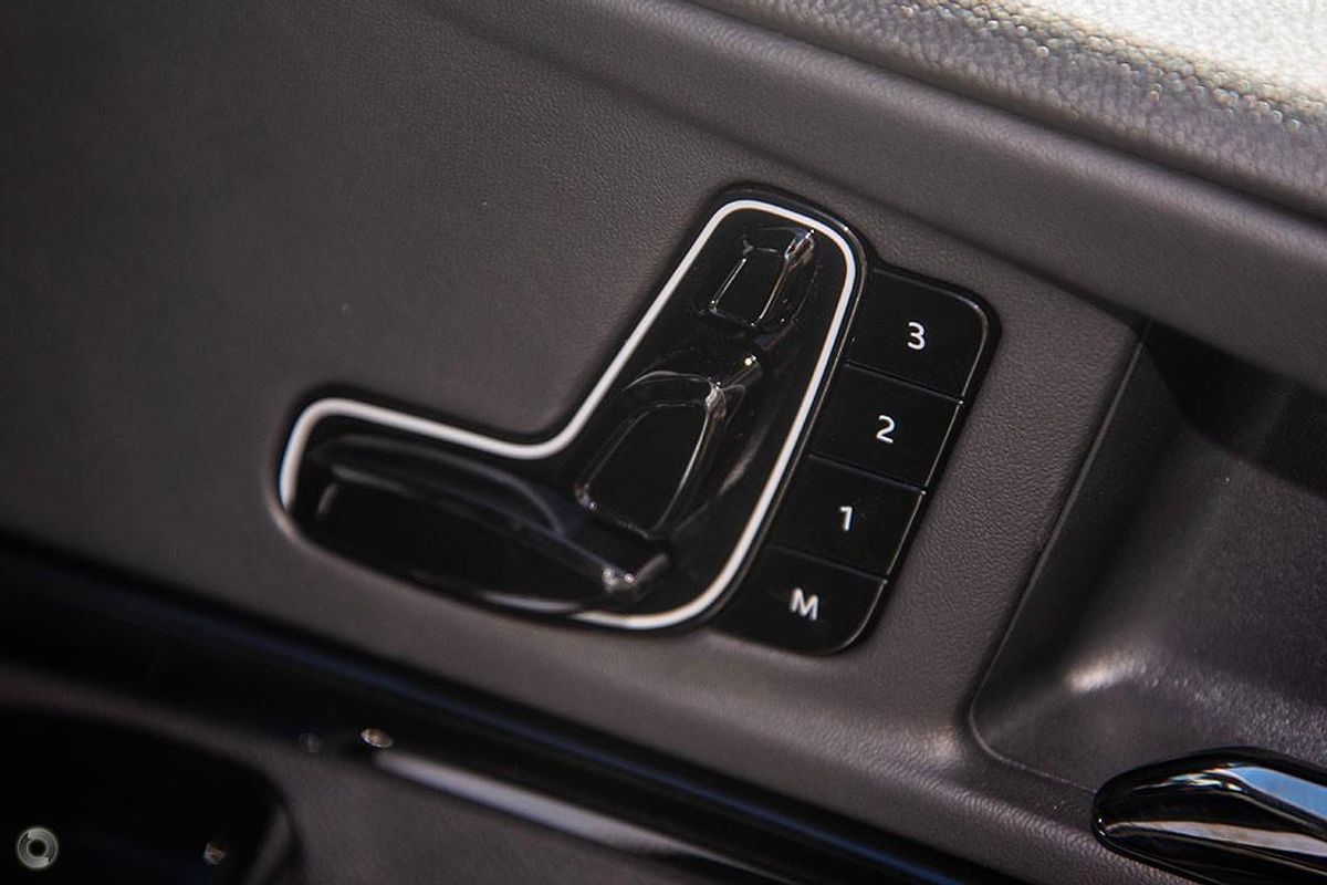 2025 Mahindra XUV700 AX7L