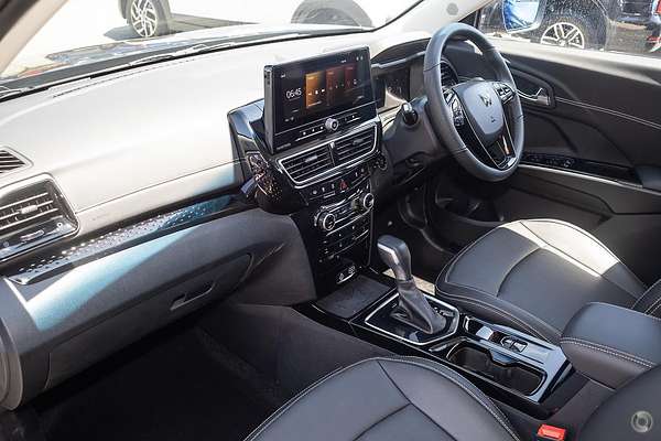 2025 Mahindra XUV3XO AX7L