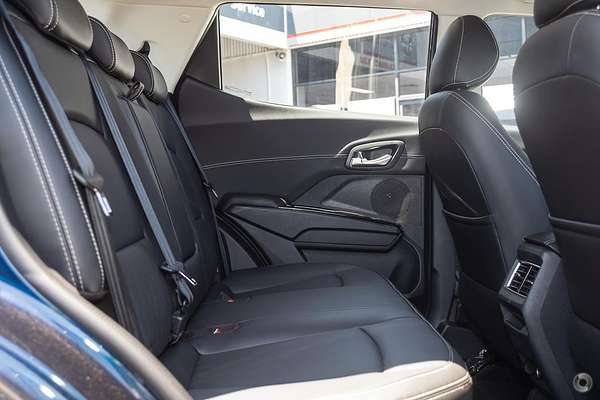 2025 Mahindra XUV3XO AX7L