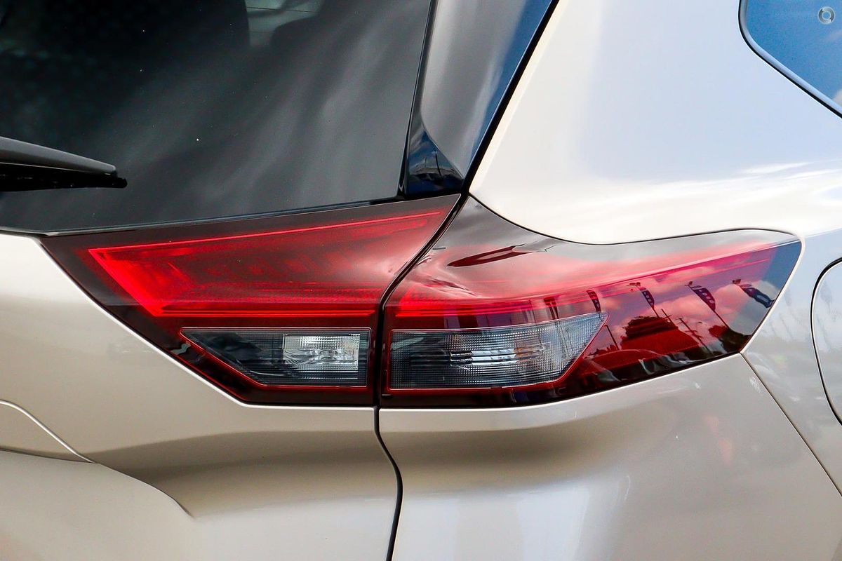 2025 Nissan X-TRAIL ST-L T33