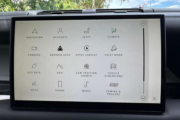 2025 Land Rover Defender 110 D250 S L663