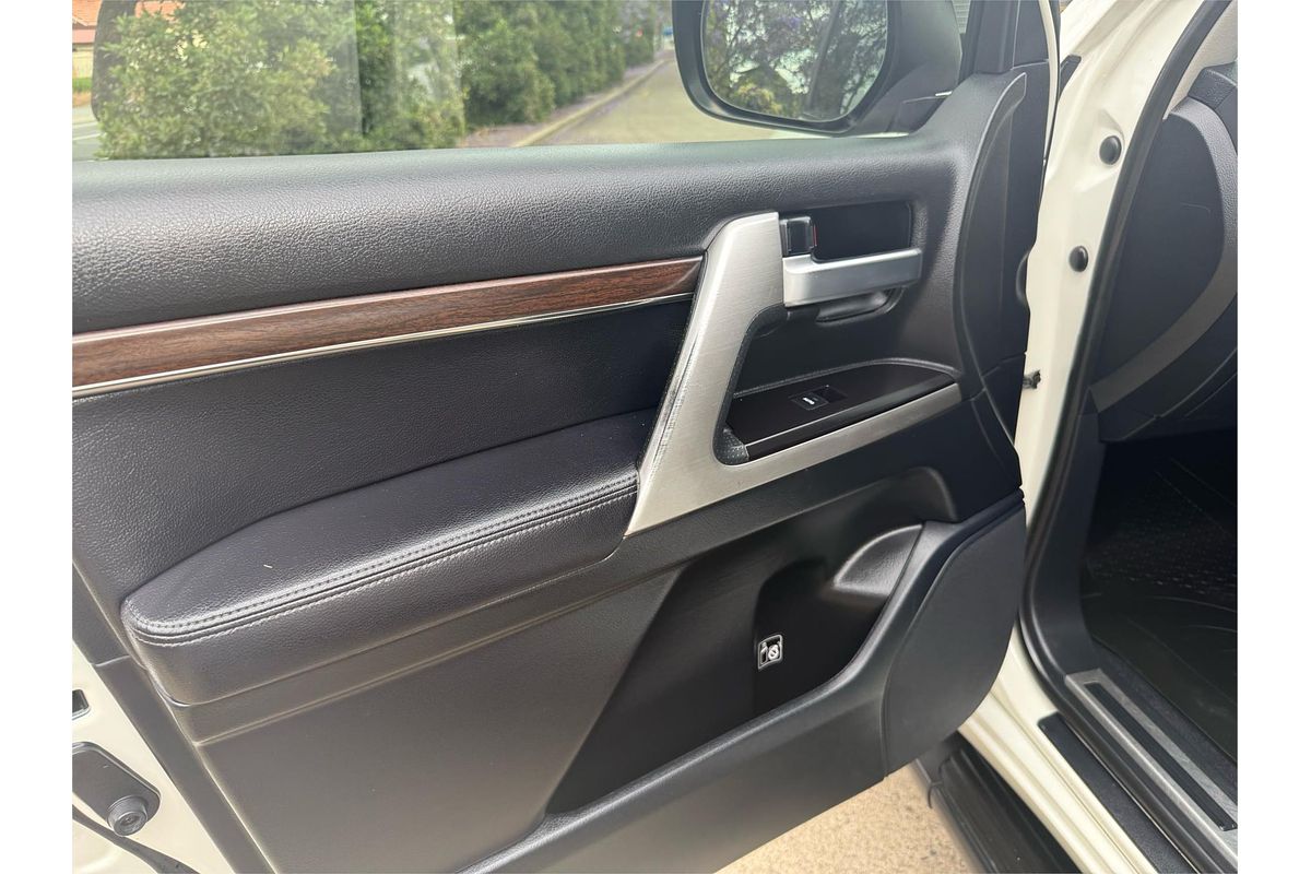 2016 Toyota Landcruiser Sahara VDJ200R