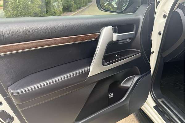 2016 Toyota Landcruiser Sahara VDJ200R