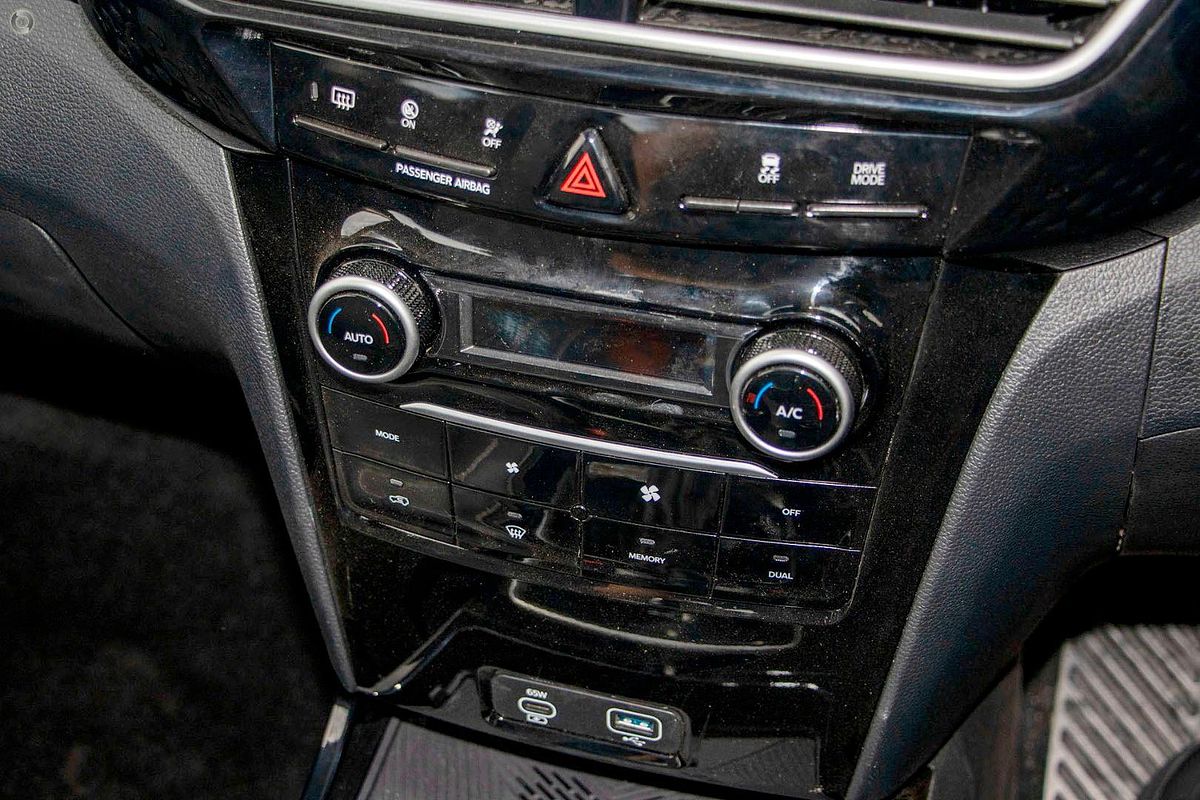 2025 Mahindra XUV3XO AX7L