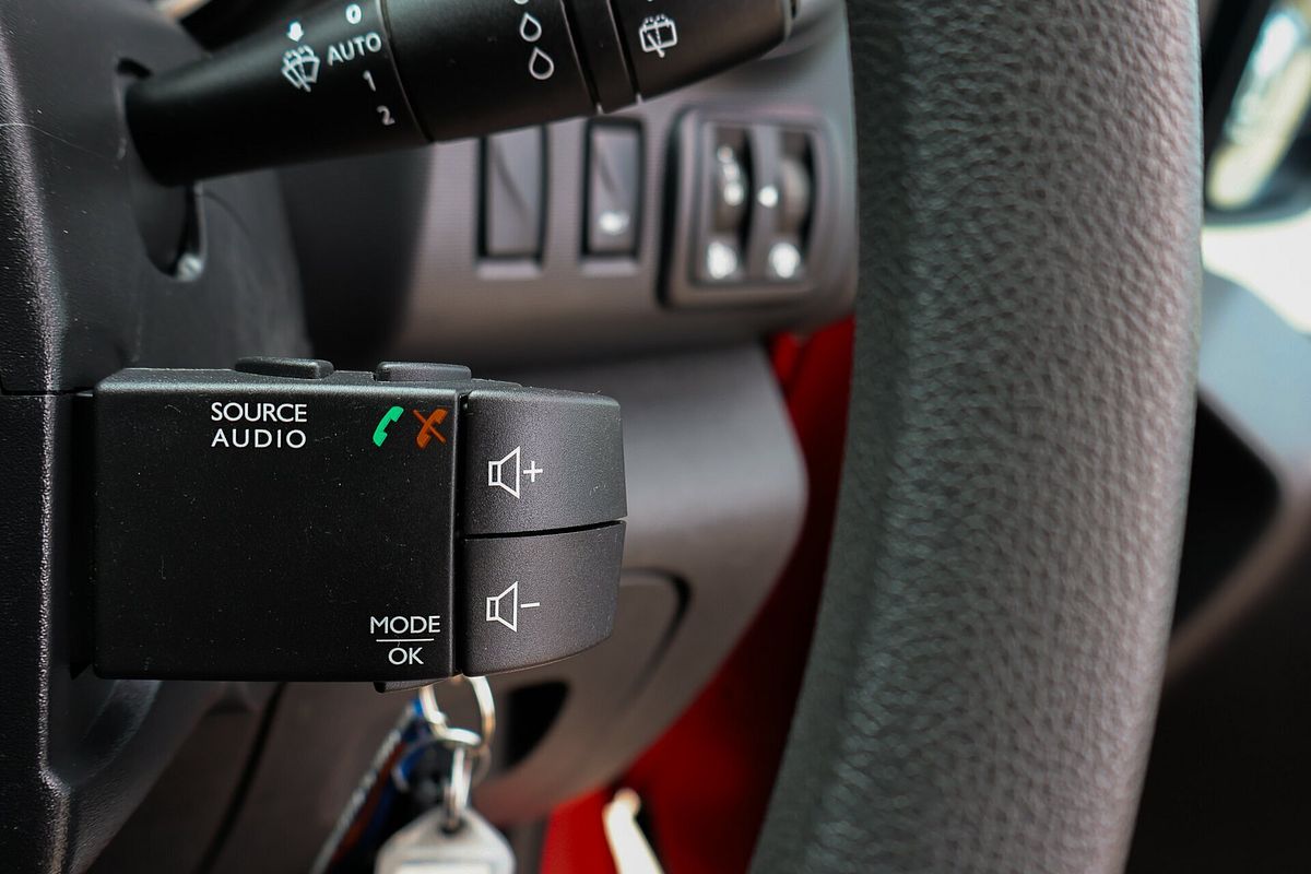 2022 Mitsubishi Express GLX SN LWB