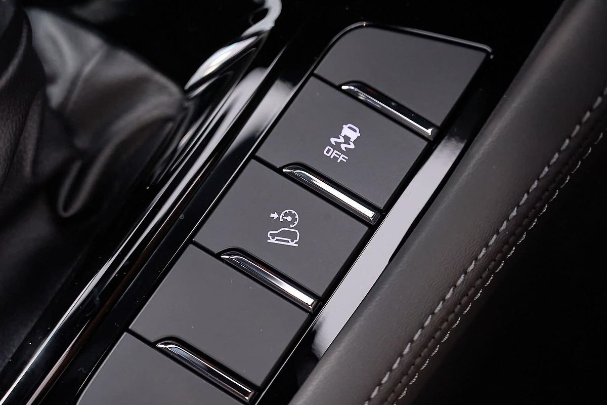 2025 Isuzu MU-X X-TERRAIN