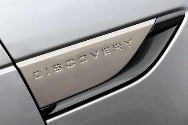 2020 Land Rover Discovery SD4 SE Series 5