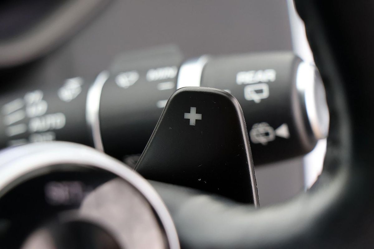 2020 Land Rover Discovery SD4 SE Series 5