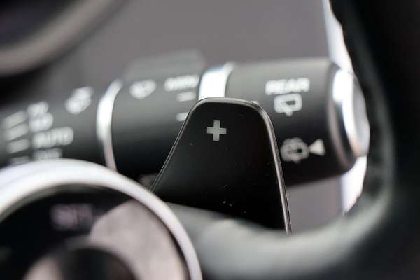 2020 Land Rover Discovery SD4 SE Series 5