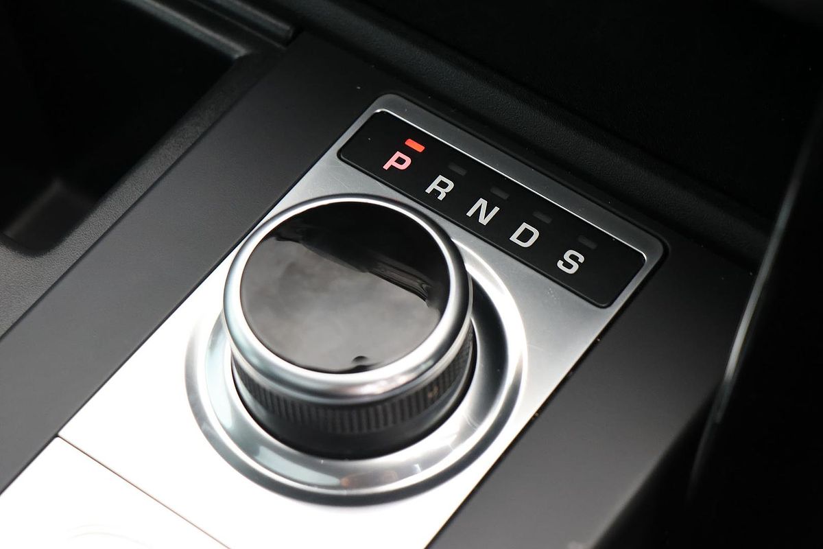 2020 Land Rover Discovery SD4 SE Series 5