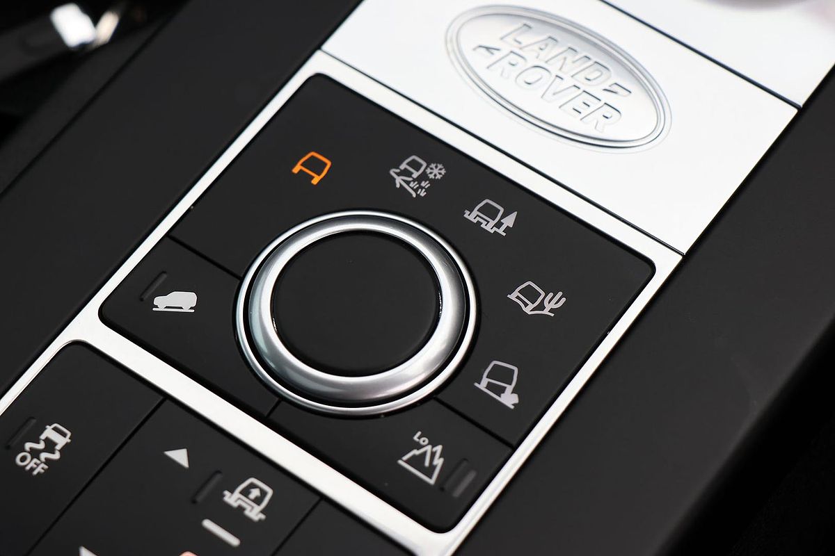 2020 Land Rover Discovery SD4 SE Series 5