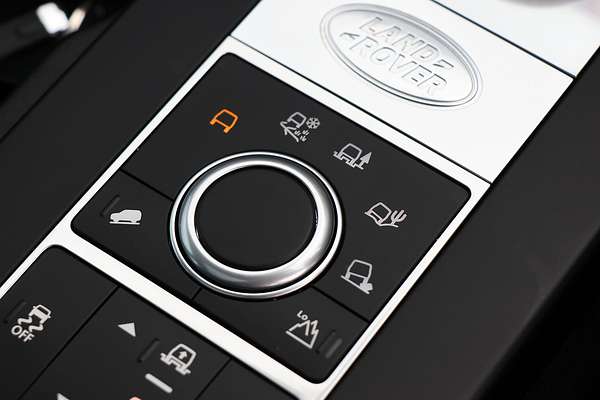 2020 Land Rover Discovery SD4 SE Series 5