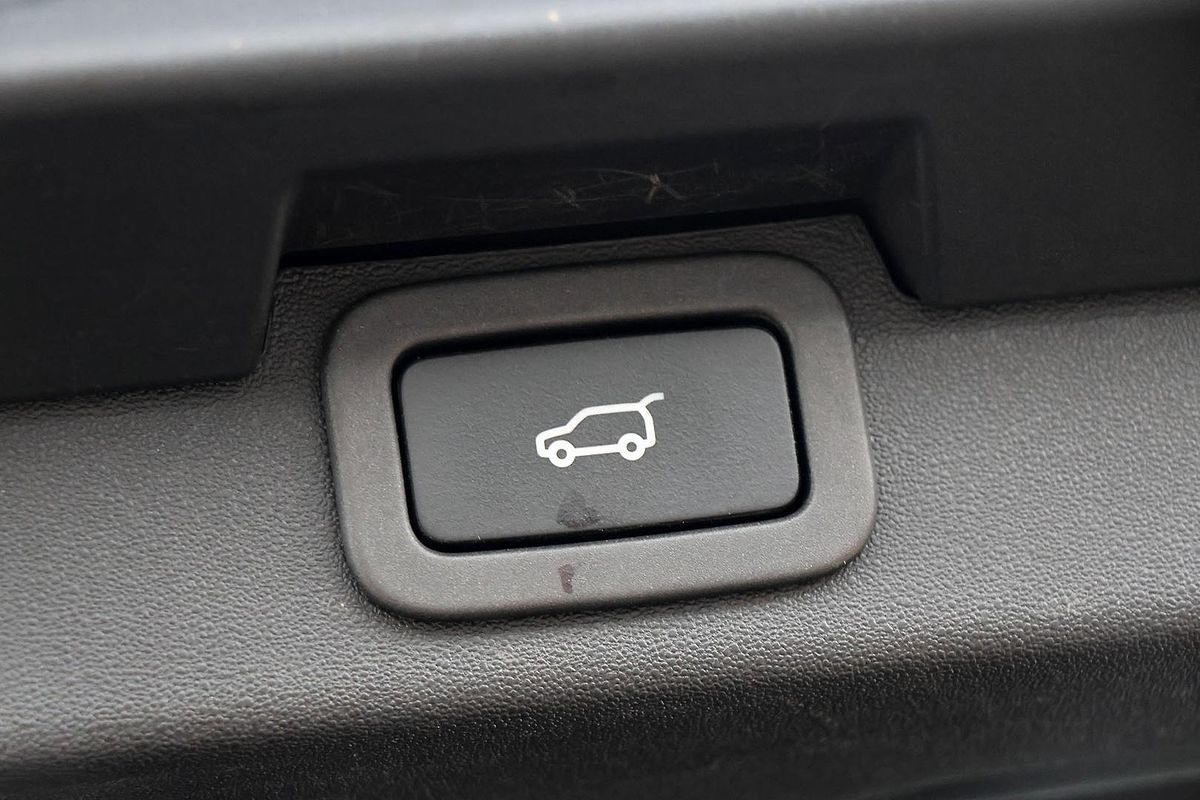 2020 Land Rover Discovery SD4 SE Series 5