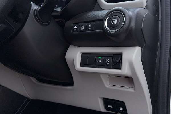 2024 Suzuki Swift Hybrid UZ