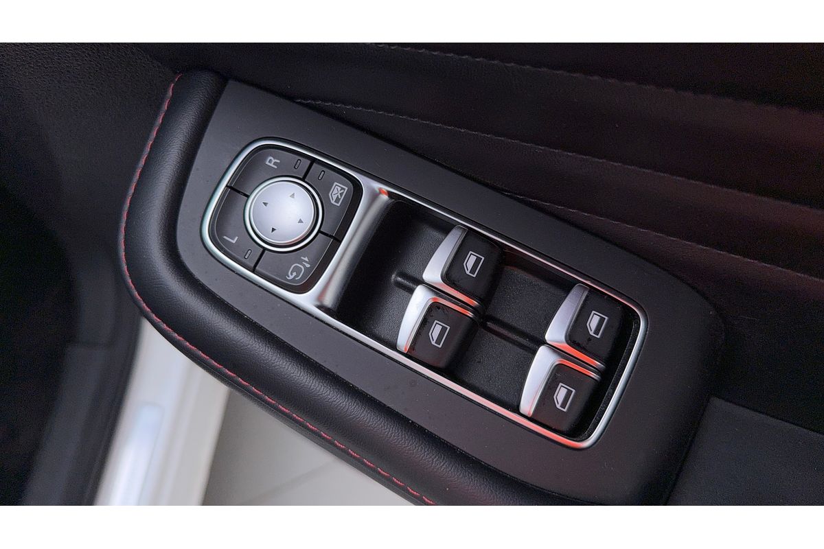 2022 MG HS Essence SAS23