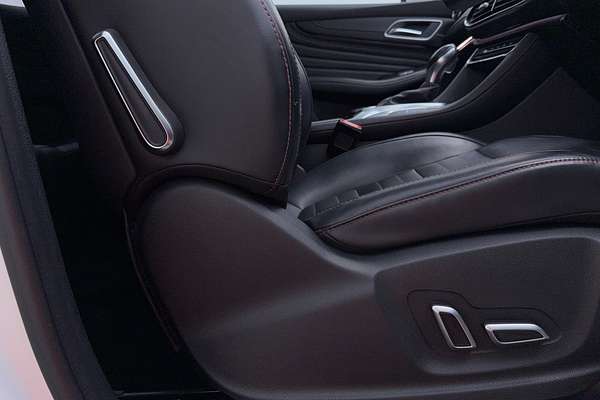 2022 MG HS Essence SAS23