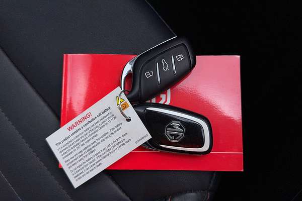 2022 MG HS Essence SAS23