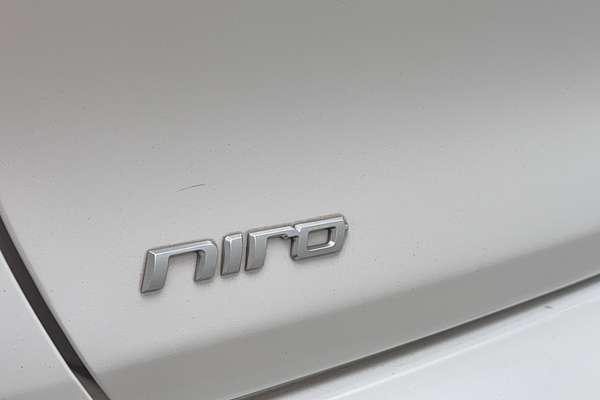 2021 Kia Niro Hybrid Sport DE