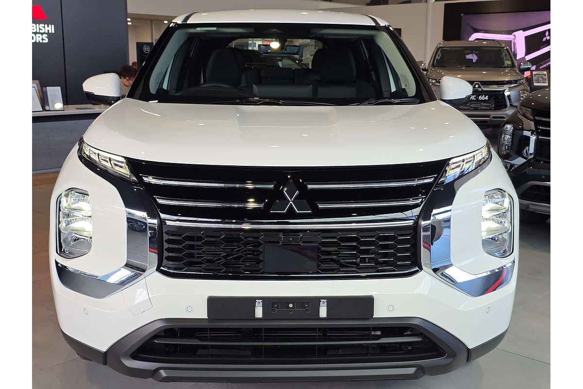 2025 Mitsubishi Outlander ES ZM