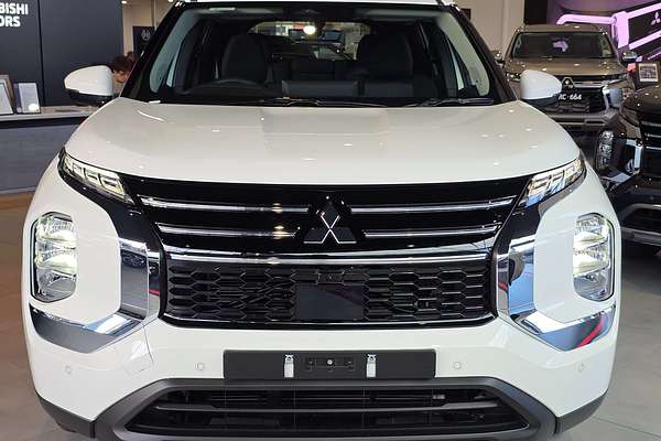 2025 Mitsubishi Outlander ES ZM