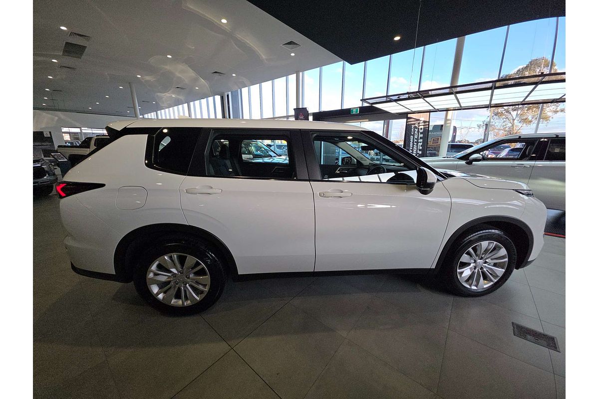 2025 Mitsubishi Outlander ES ZM