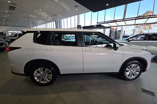 2025 Mitsubishi Outlander ES ZM