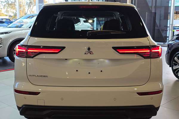 2025 Mitsubishi Outlander ES ZM