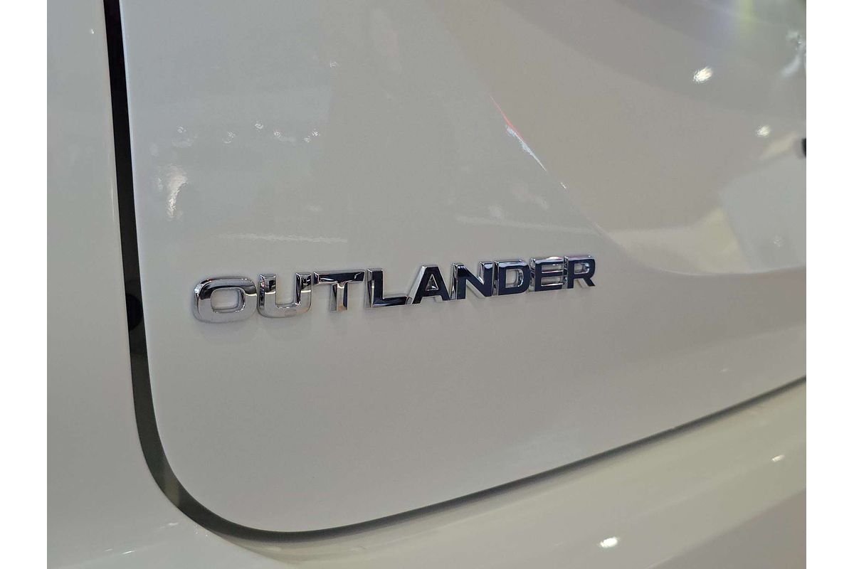 2025 Mitsubishi Outlander ES ZM