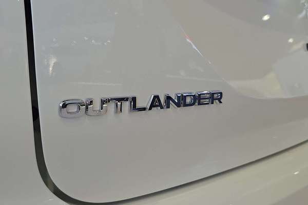 2025 Mitsubishi Outlander ES ZM