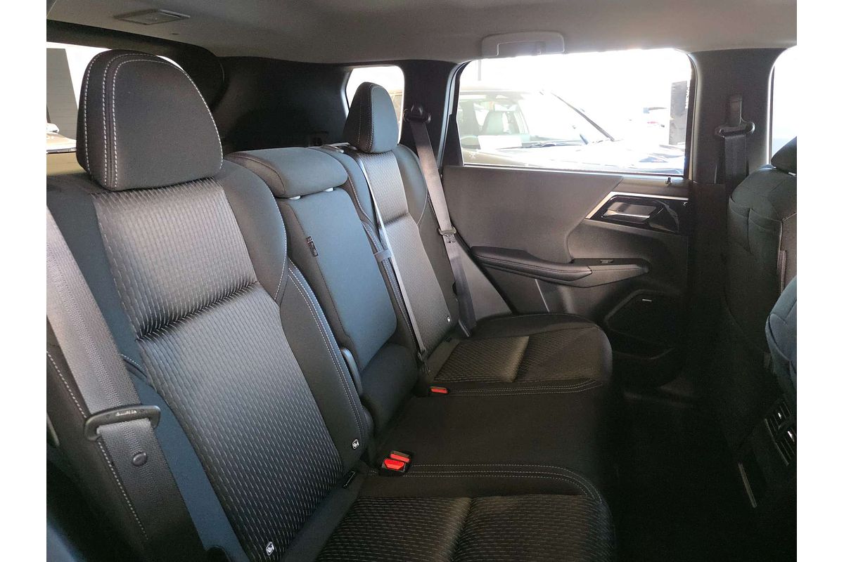 2025 Mitsubishi Outlander ES ZM