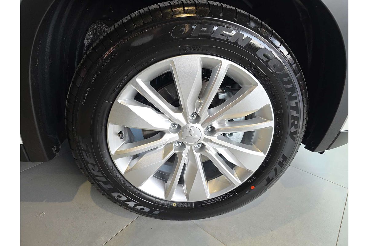 2025 Mitsubishi Outlander ES ZM