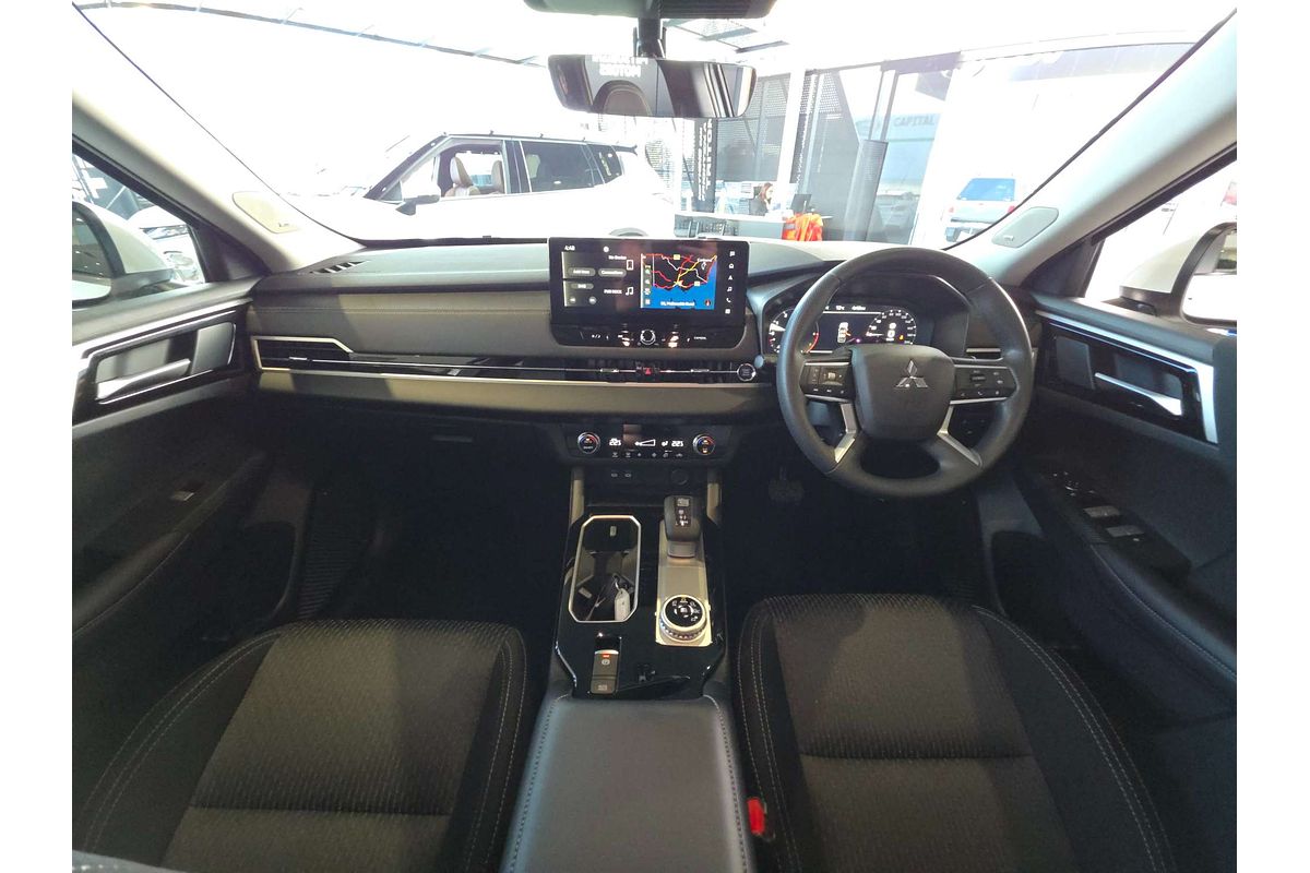 2025 Mitsubishi Outlander ES ZM