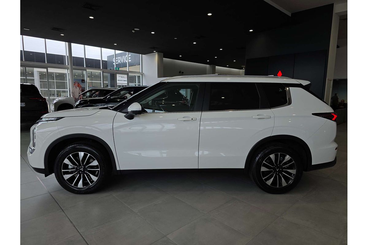 2025 Mitsubishi Outlander LS ZM