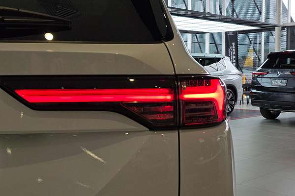 2025 Mitsubishi Outlander LS ZM